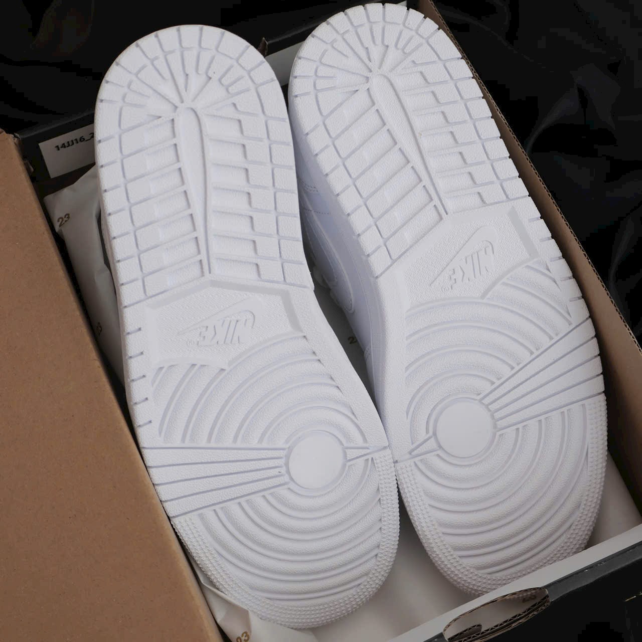 Giày Nike Air Jordan 1 Low màu Triple White, Trắng Full Thấp Cổ - KoiSneaker - Ảnh 3